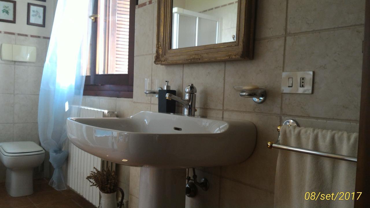L'Ape In Corte Casa Di Campagna, Via Francigena Stanze E Colazione Vaccarizza Bagian luar foto